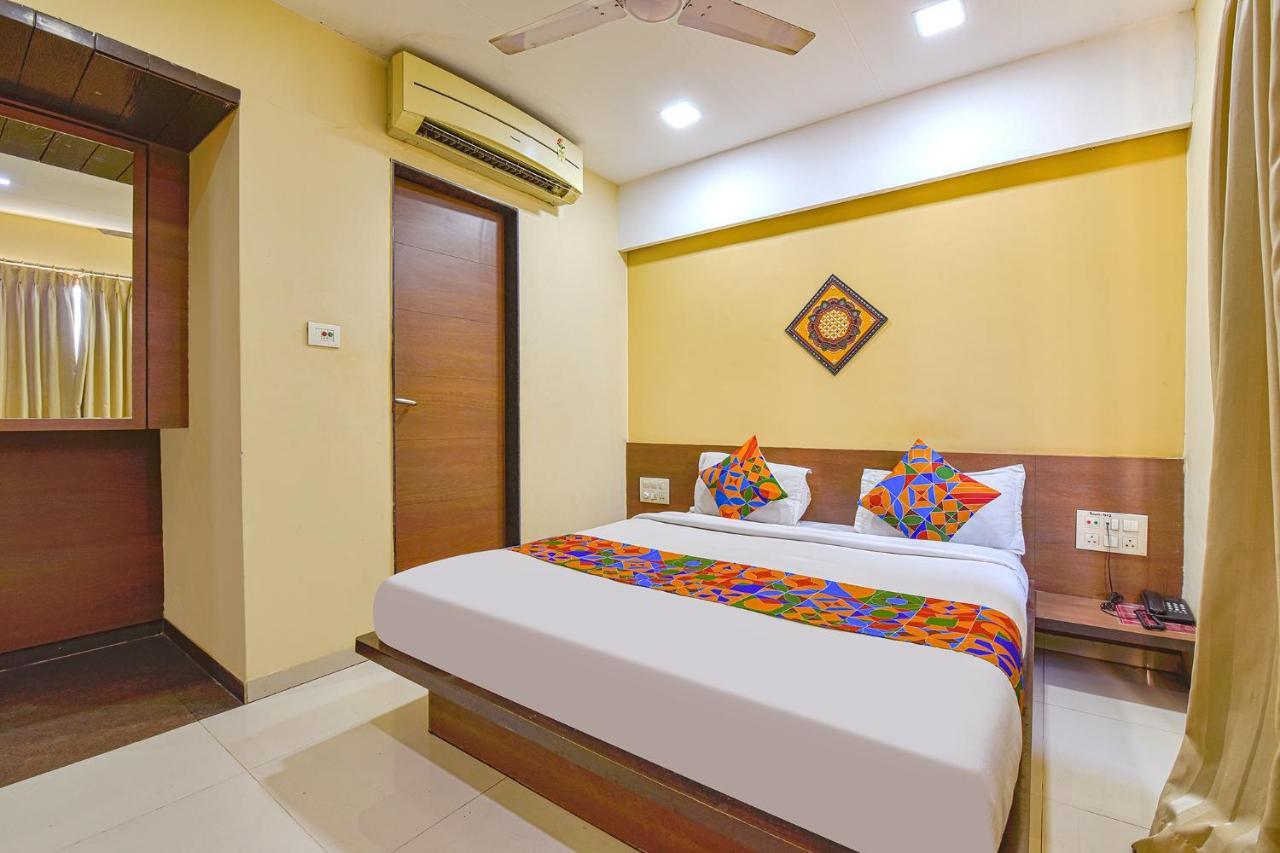 סוראט Fabhotel Rb Residency מראה חיצוני תמונה