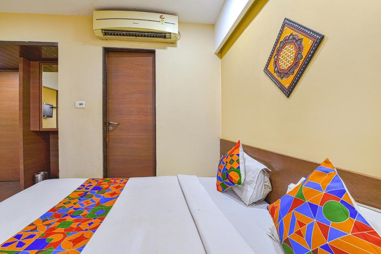 סוראט Fabhotel Rb Residency מראה חיצוני תמונה